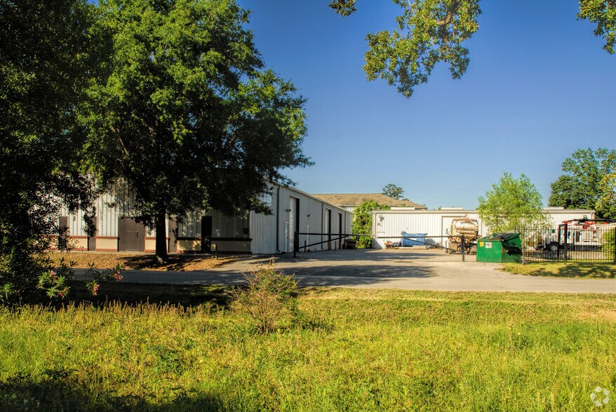 More Photos Of 15103 Mintz Ln, Houston Warehouse For Sale