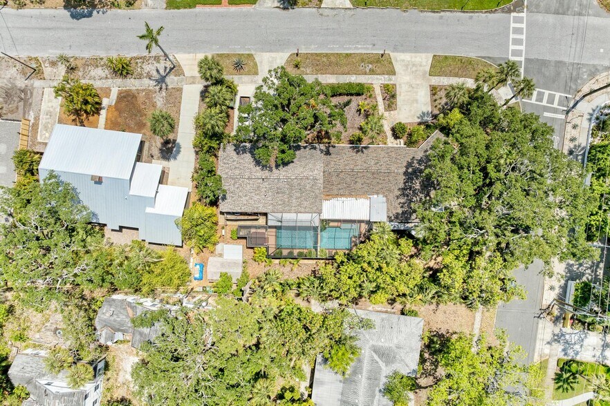 More Photos Of 941 Virginia Dr, Sarasota Specialty For Sale