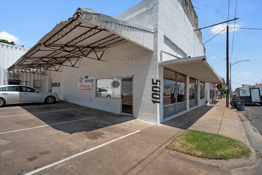 Primary Photo Of 1005 Franklin Ave, Waco Flex For Lease
