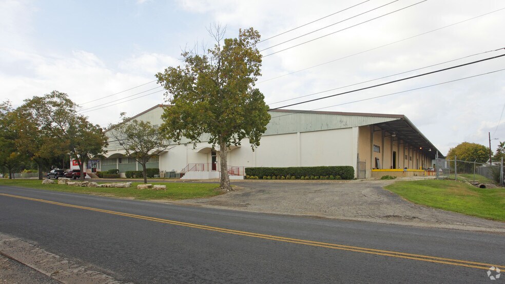 More Photos Of 210 E Saint Elmo Rd, Austin Distribution For Lease
