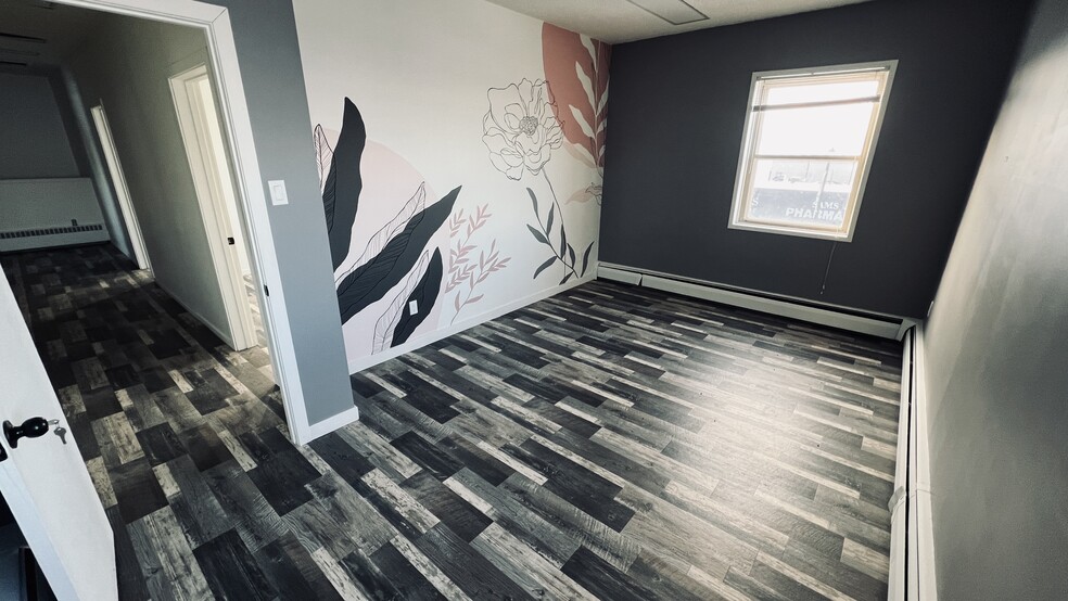 More Photos Of 5011 50 St, Stony Plain Storefront For Sale