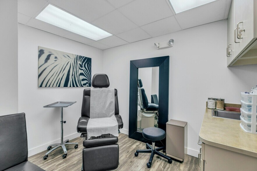 More Photos Of 139 Plandome Rd, Manhasset Medical For Sale