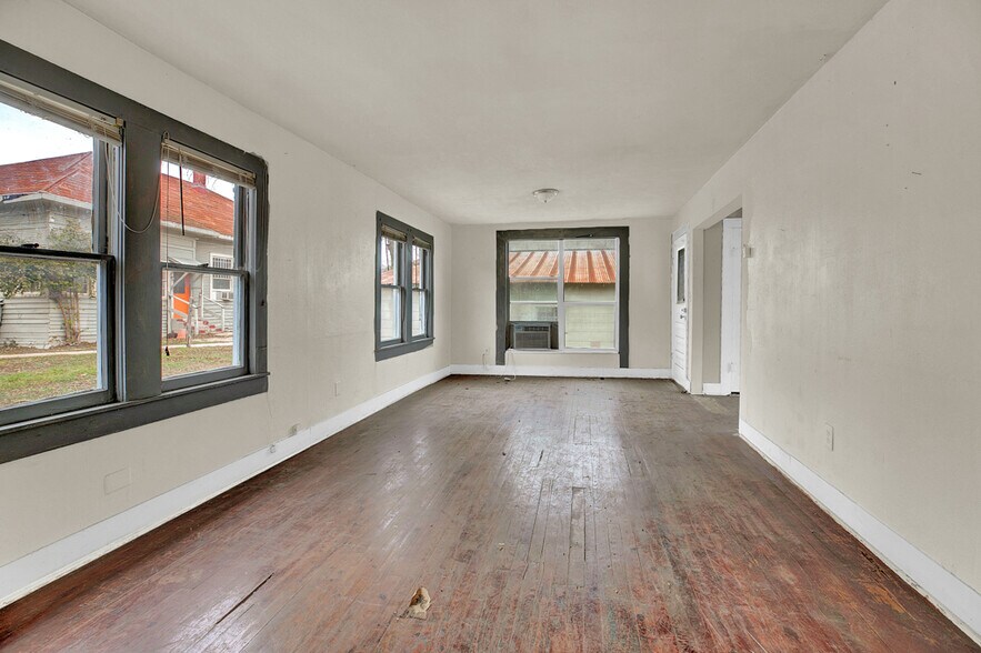 More Photos Of 650-664 S Seguin Ave, New Braunfels Land For Sale