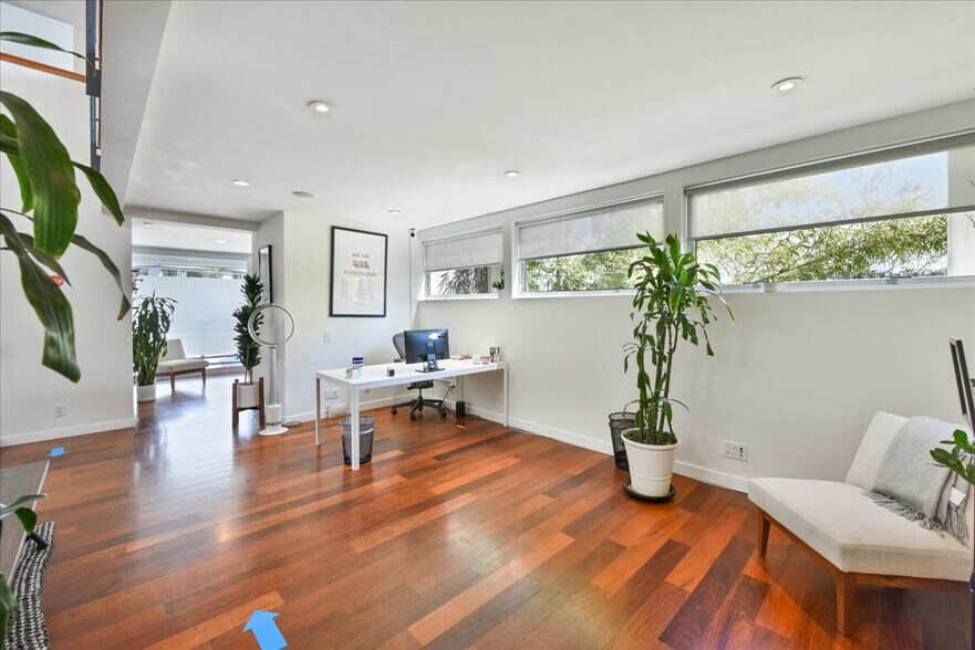 More Photos Of 1319 Abbot Kinney Blvd, Venice Loft Creative Space For Lease