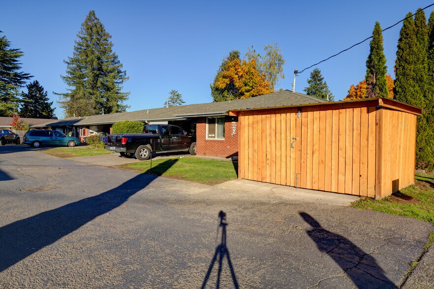 More Photos Of 1049 SE Walnut St, Hillsboro Apartments For Sale