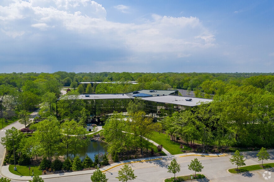 More Photos Of 2333 Waukegan Rd, Bannockburn Unknown For Lease