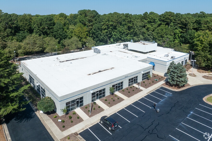 More Photos Of 3300 Gateway Centre Blvd, Morrisville Research And Development For Lease