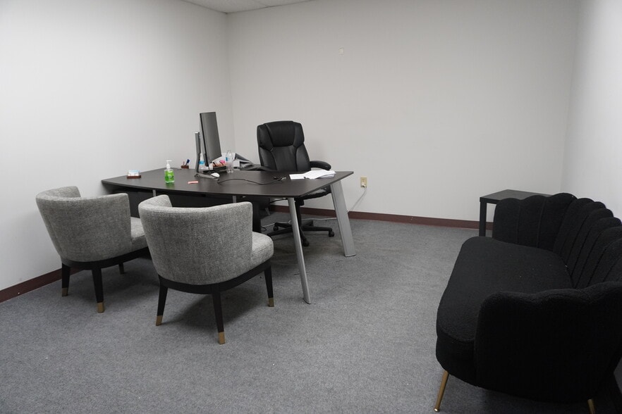 More Photos Of 3809 S 42nd St, Minneapolis Medical For Sale