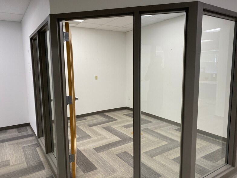 More Photos Of 17401 Lorain Ave, Cleveland Freestanding For Lease