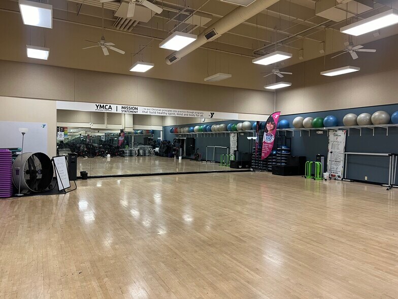 More Photos Of 2135 Ayrsley Town Blvd, Charlotte Freestanding For Lease