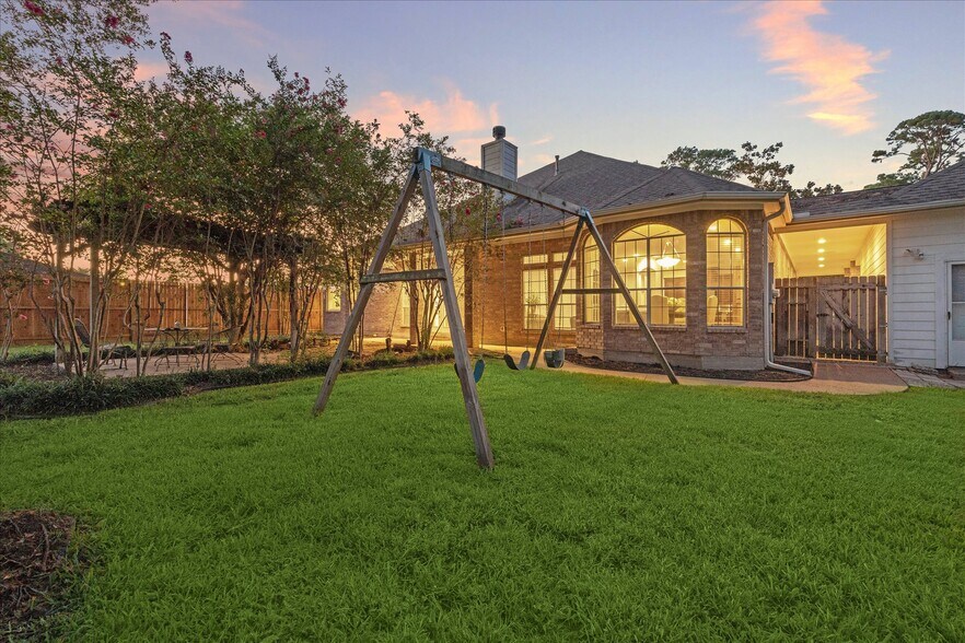More Photos Of 8639 Bart Ln, Houston Office For Lease