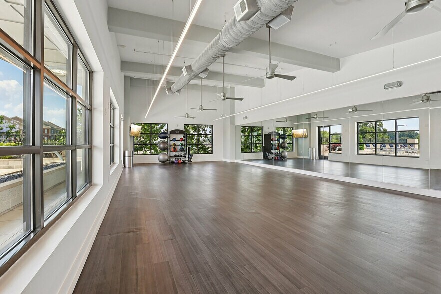 More Photos Of 6050 Roswell Rd NE, Sandy Springs Apartments For Lease