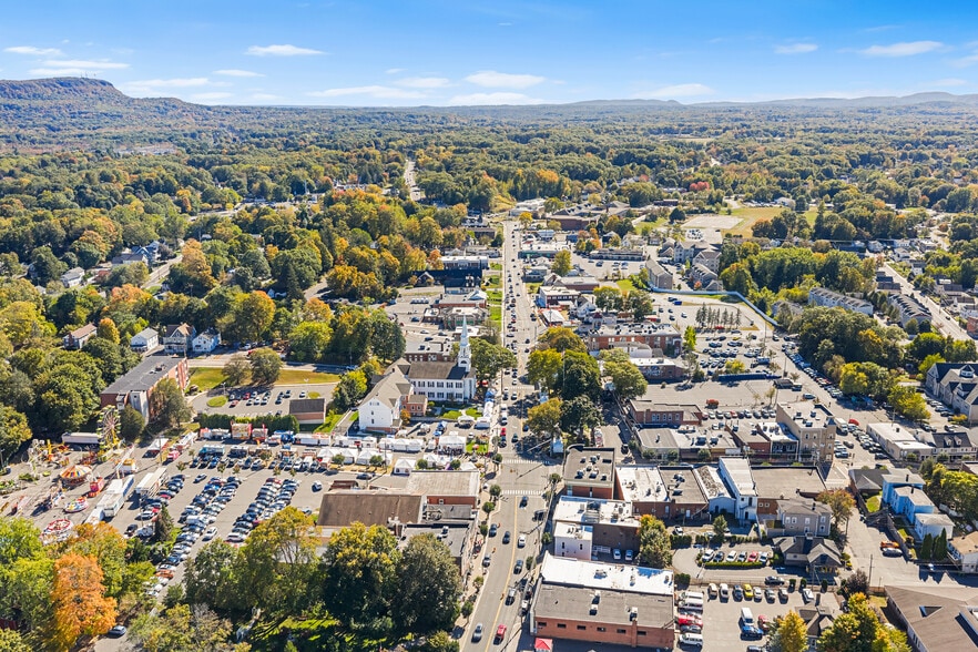More Photos Of 132 Main St, Southington Bank For Lease