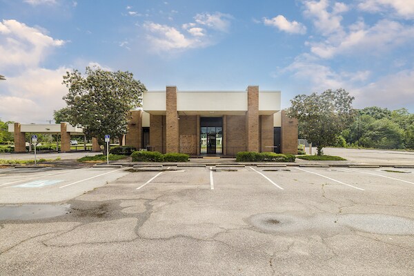 More Photos Of 1749 Gordon Hwy, Augusta Bank For Lease