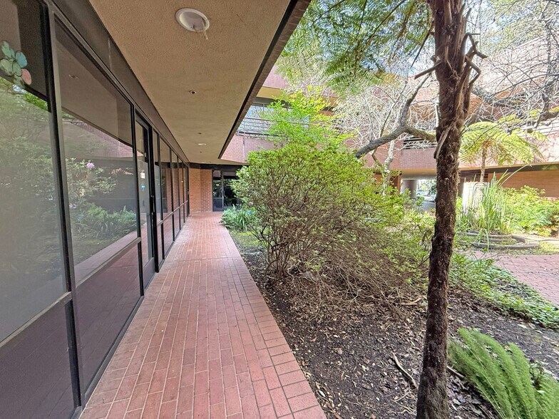 More Photos Of 1160 N Dutton Ave, Santa Rosa Office For Sale