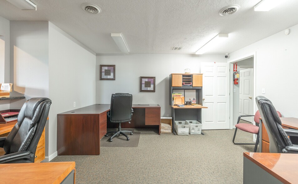 More Photos Of 575 Marshall Dr, Saint Robert Office For Sale