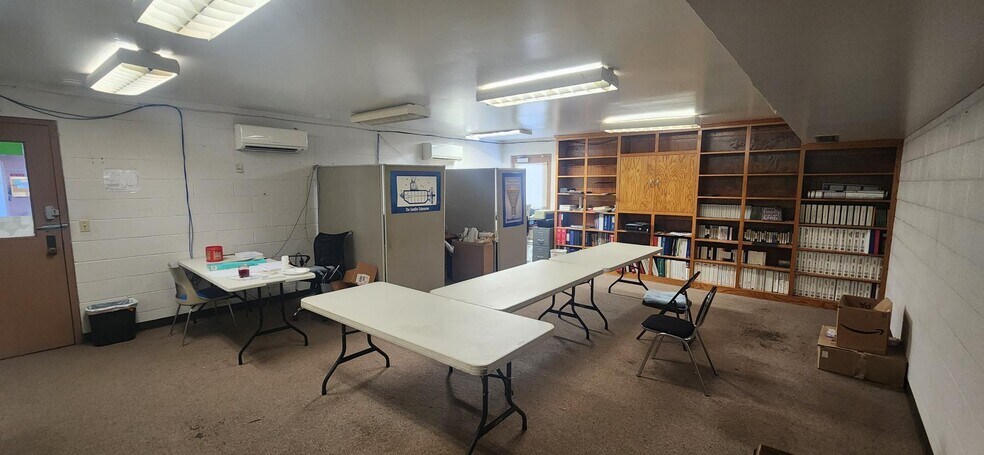 More Photos Of 1010 E Fordyce Ave, Kingsville Warehouse For Lease