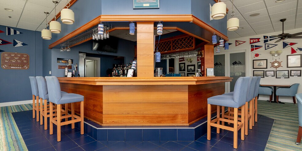 More Photos Of 408 Beach Blvd, Biloxi Freestanding For Sale