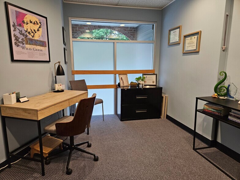 More Photos Of 1 Merrill Industrial Dr, Hampton Office For Sale