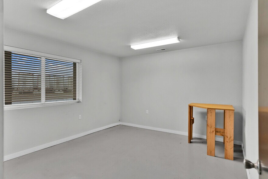 More Photos Of 11445 N Reed Rd, Hayden Warehouse For Lease