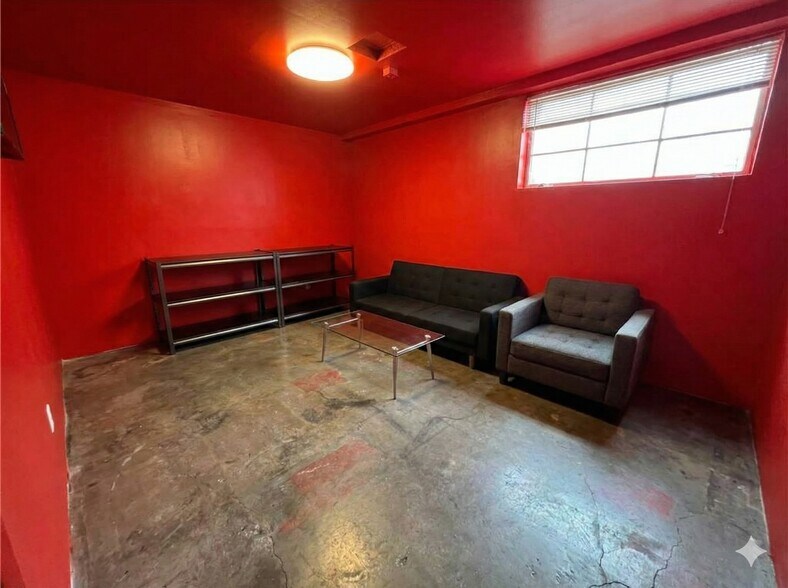 More Photos Of 3242 Fowler St, Los Angeles Warehouse For Lease