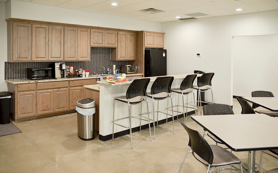 More Photos Of 13085 Harmon Rd, Fort Worth Industrial For Lease