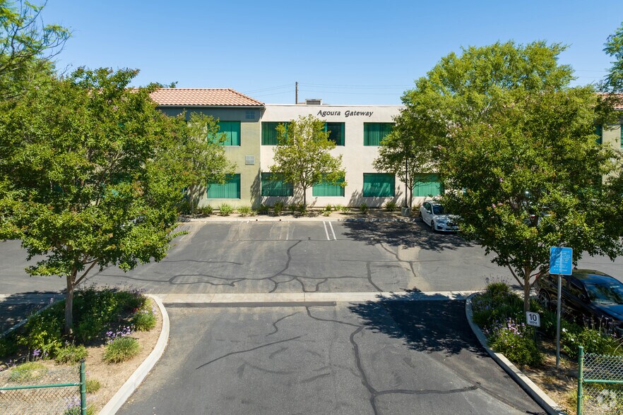 More Photos Of 28632 Roadside Dr, Agoura Hills Office For Lease