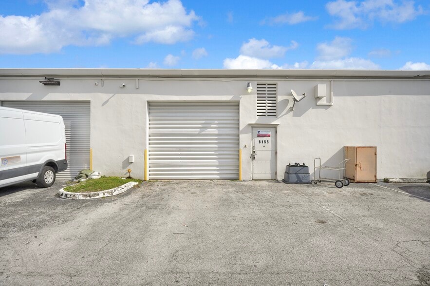 More Photos Of 8105 NW 33rd Street, Doral Flex For Sale