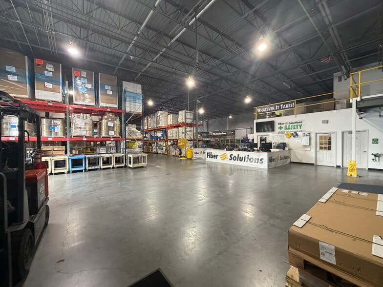 More Photos Of 12120 Metro Pky, Fort Myers Warehouse For Sale