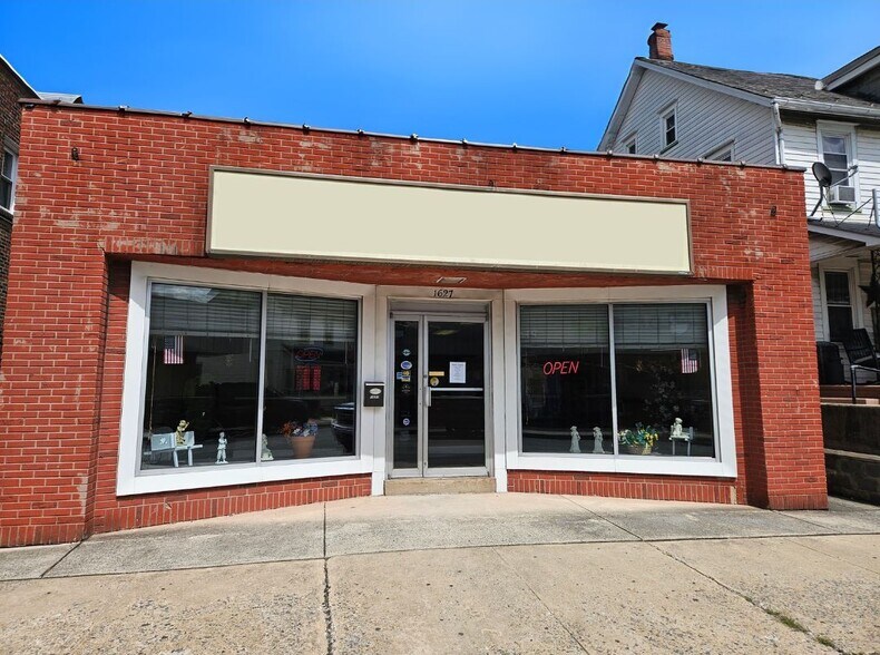 More Photos Of 1627 Main St, Northampton Storefront For Sale