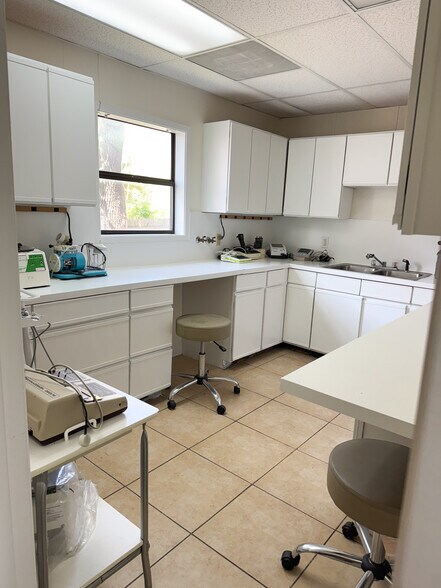 More Photos Of 3630 Almazan Dr, Dallas Medical For Lease