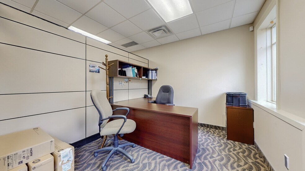 More Photos Of 121 Robinson St, Markham Office For Sale