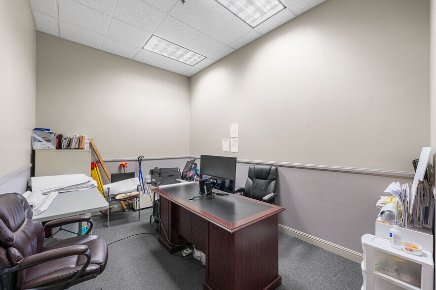 More Photos Of 514 Commerce Ave, Palmdale Medical For Sale