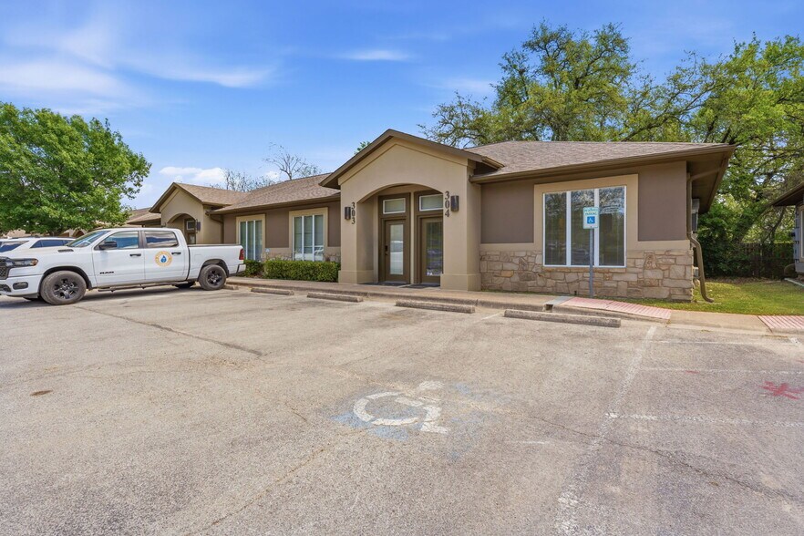 More Photos Of 13284 Pond Springs Rd, Austin Office For Sale