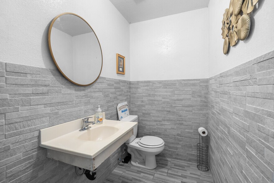 More Photos Of 6095 Atlantic Ave, Long Beach Restaurant For Sale