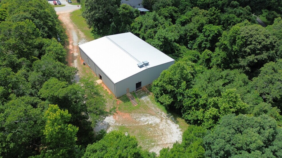 More Photos Of 425 S Jackson St, Hartwell Industrial For Lease