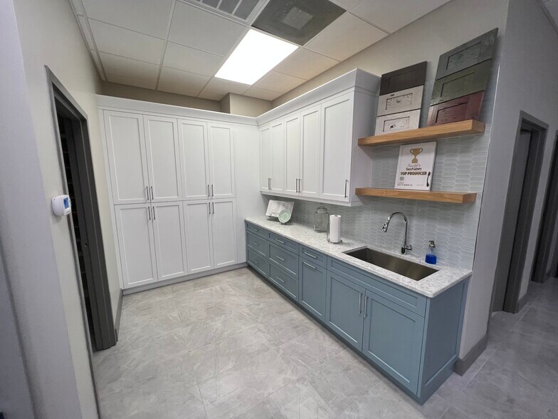More Photos Of 3601-3609 Henderson Blvd, Tampa Storefront For Lease