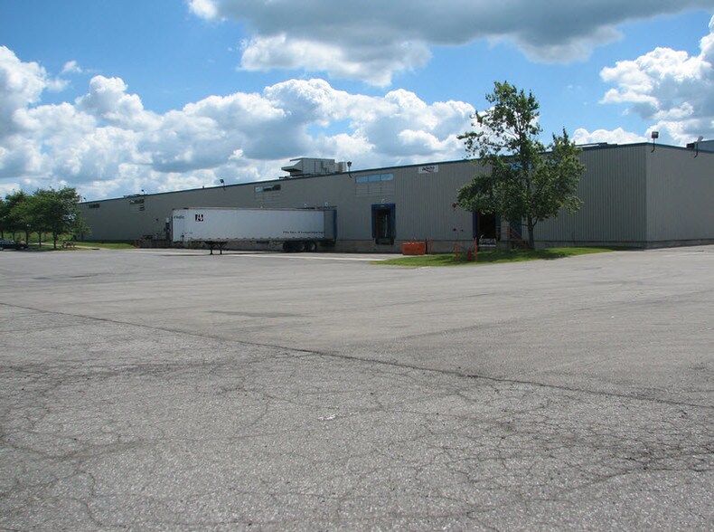 More Photos Of 8699 Stanley Ave, Niagara Falls Warehouse For Lease