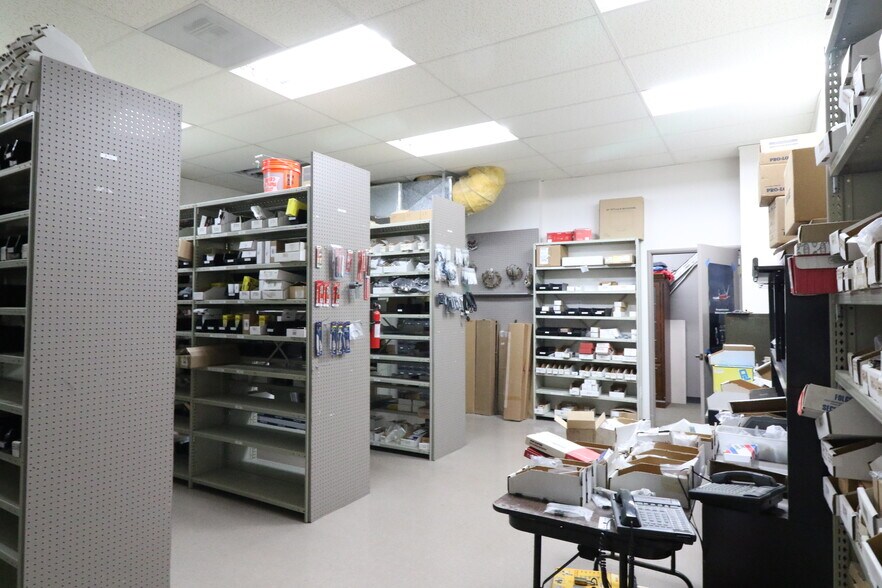 More Photos Of 508-510 W MacArthur Blvd, Oakland Showroom For Sale