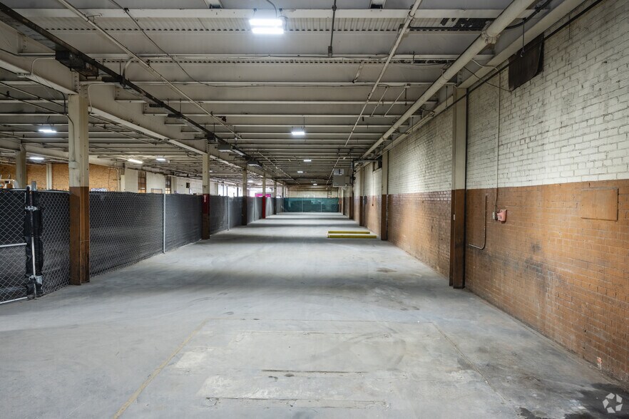 More Photos Of 1801 Rutherford Rd, Greenville Light Manufacturing For Lease