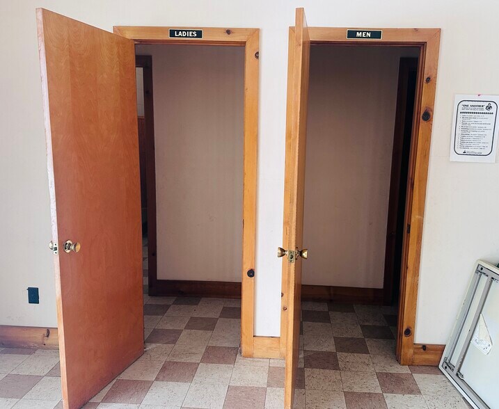 More Photos Of 8620 Wornall, Kansas City Religious Facility For Sale