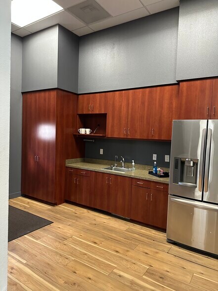 More Photos Of 9040 Brentwood Blvd, Brentwood Flex For Sale