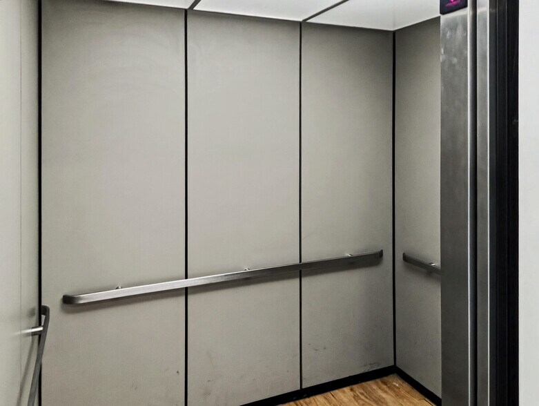 More Photos Of 1N131 County Farm Rd, Winfield Office For Sale