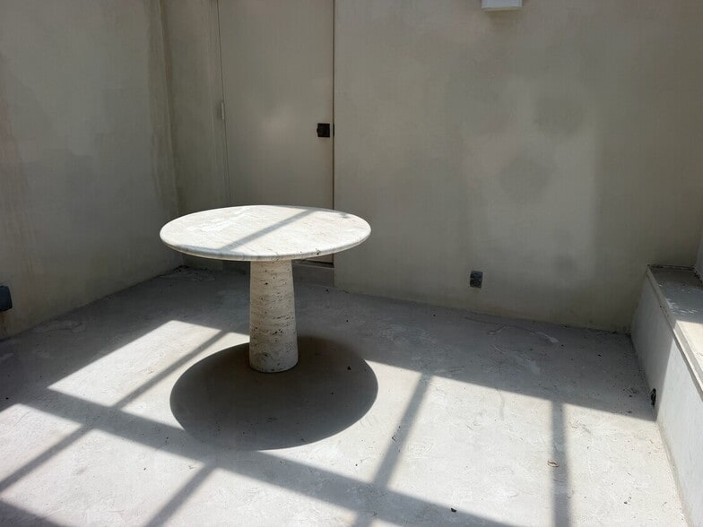 More Photos Of 145 S Rodeo Dr, Beverly Hills Storefront Retail Office For Lease