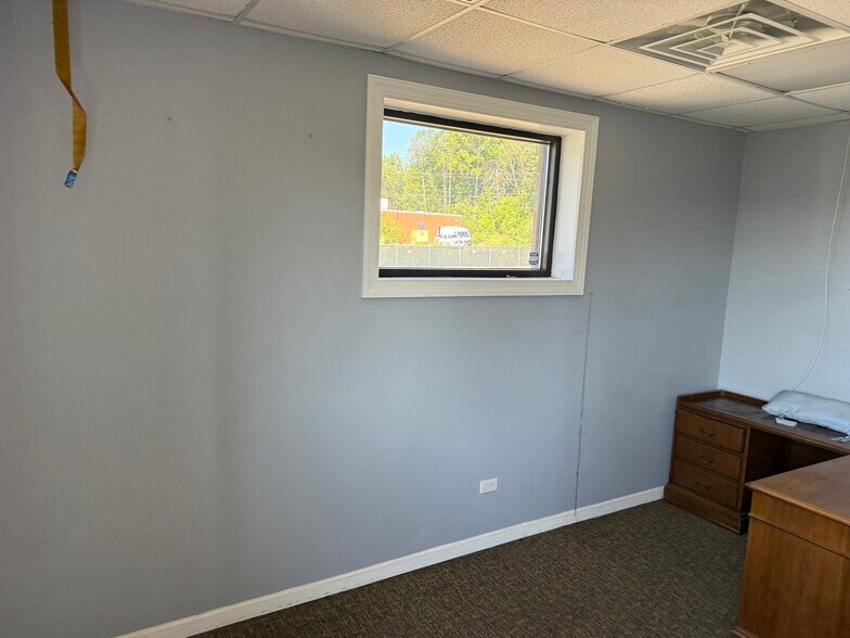 More Photos Of 900-920 W Fairfield Rd, High Point Warehouse For Lease