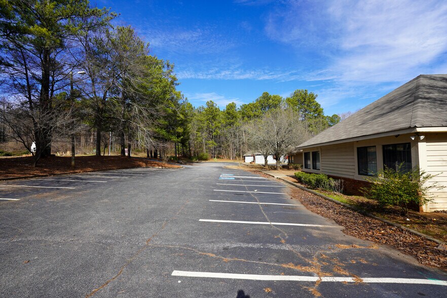 More Photos Of 2950 Stone Hogan Connector Rd SW, Atlanta Medical For Sale