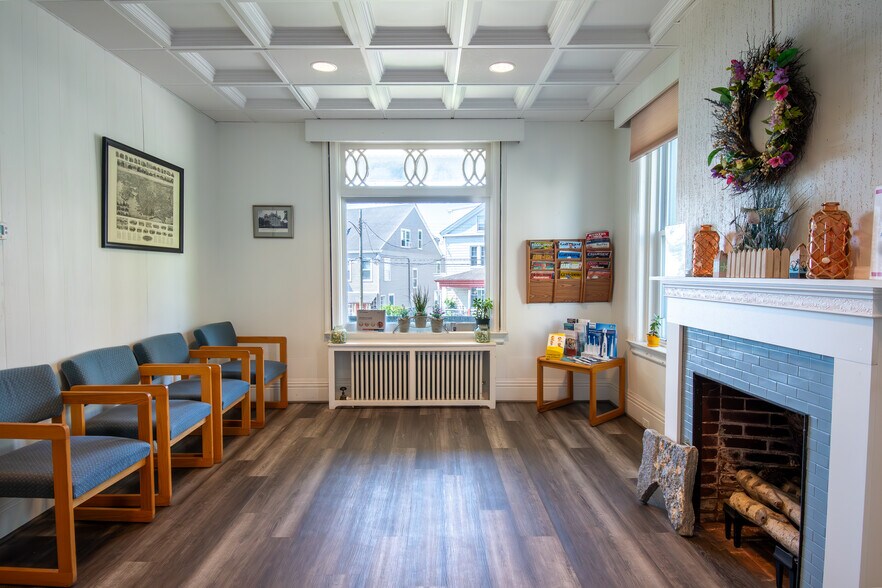 More Photos Of 27 Broad St, New London Office Residential For Sale
