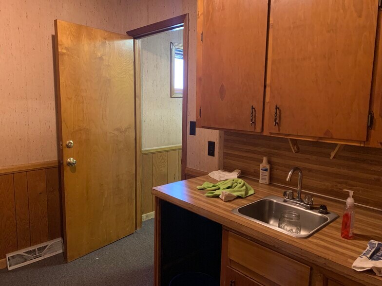 More Photos Of 1819 W Whitner St, Anderson Office For Sale