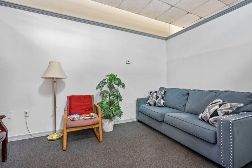 More Photos Of 4145 Fowler St, Fort Myers Auto Repair For Sale