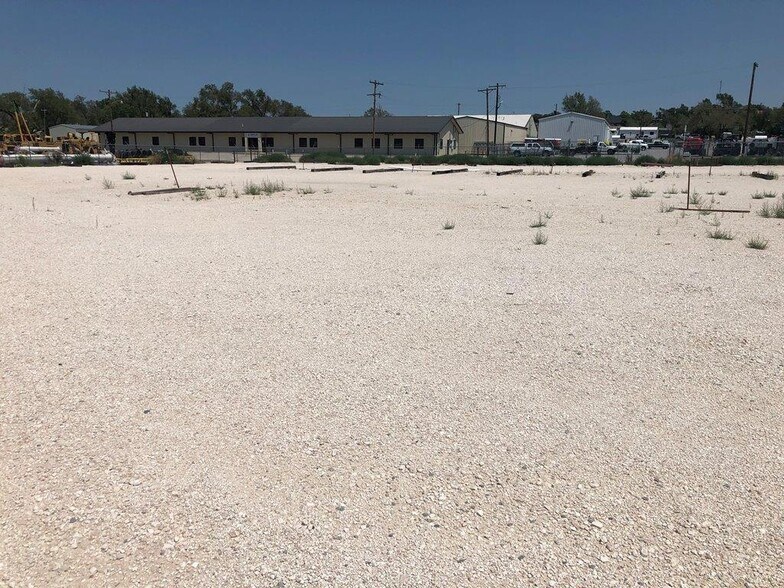 More Photos Of 1010 Mobeetie St, Canadian Light Distribution For Lease